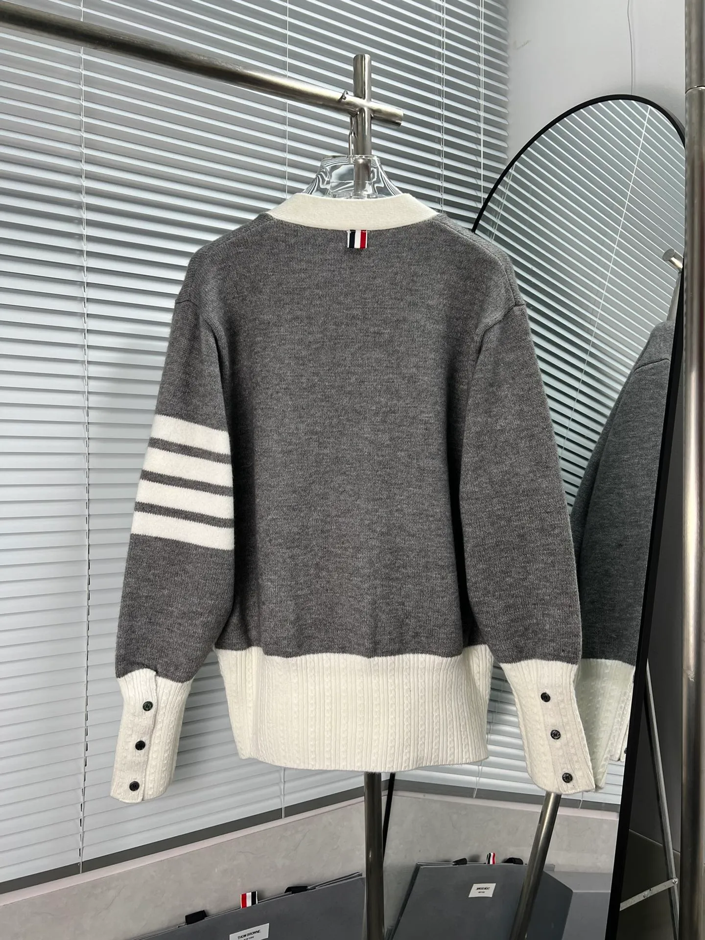 THOM BROWNE🇳🇱 OS ： ， ， TB ， ， ， ， ， ， Sizes:1 2 3 :